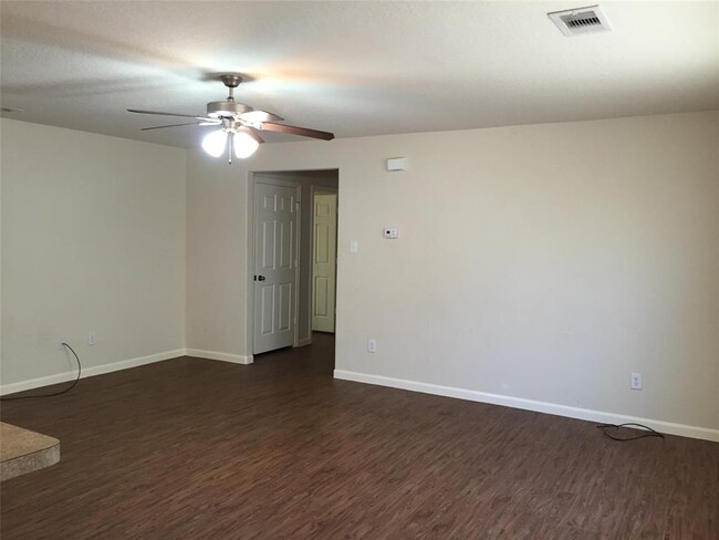 Building Photo - 605 Wades Way