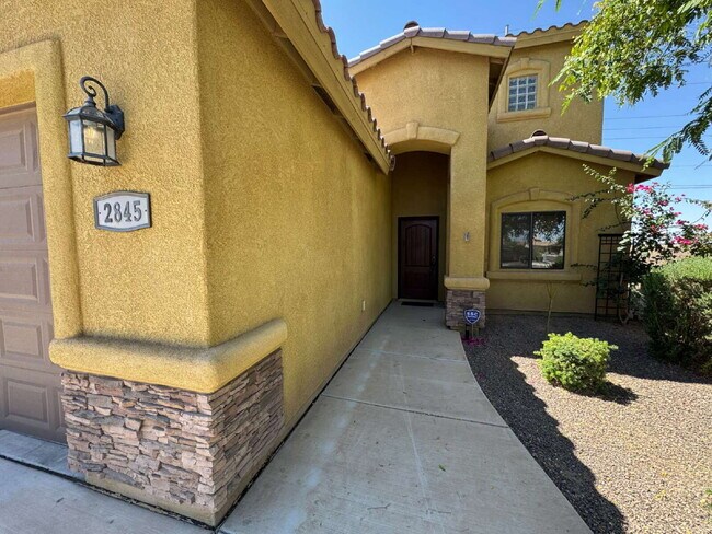 Foto del edificio - Spacious 4-Bed, 3-Bath Gem with 1804 Sq. F...