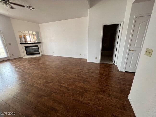Building Photo - 8301 Boseck Dr