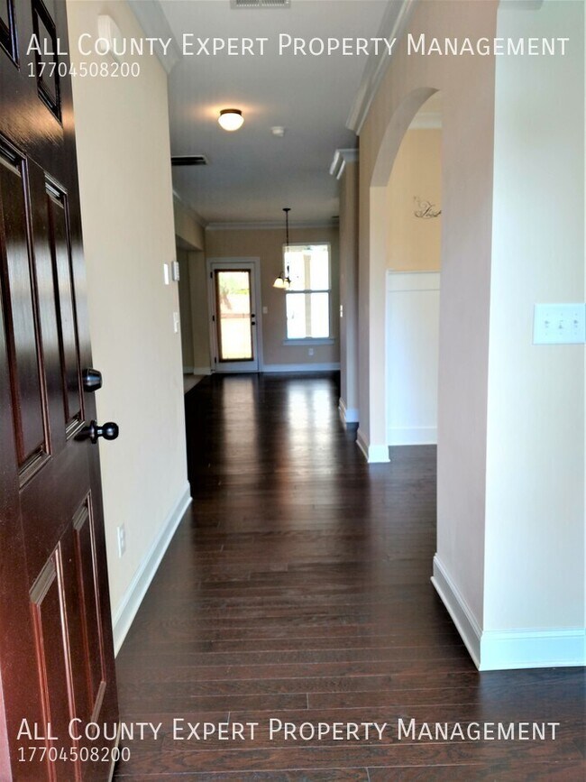 Building Photo - 5065 Rialto Way