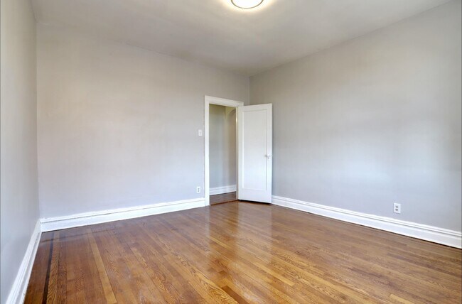 Foto del edificio - 8717 1st Ave