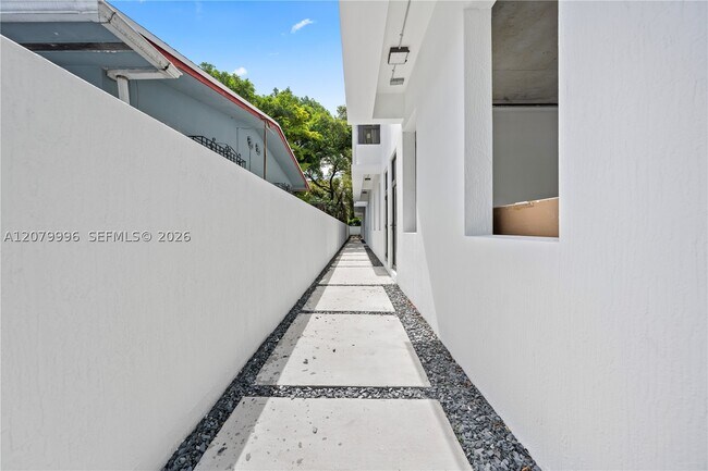 Building Photo - 526 SW 2nd 1