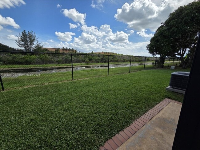Foto del edificio - 9430 S Meadows Cir
