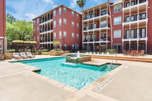 Foto del edificio - 2400 McCue Rd