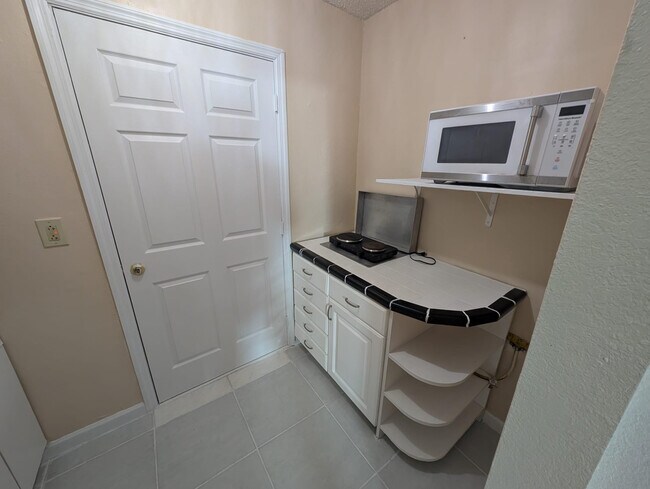 Foto del edificio - 2817 Dolphin Dr