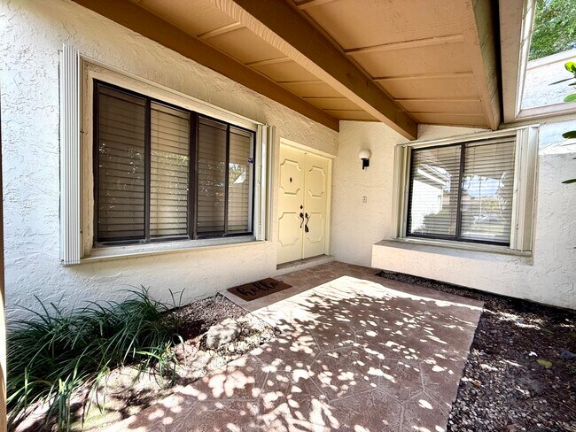 Foto del edificio - 5670 Piping Rock Dr