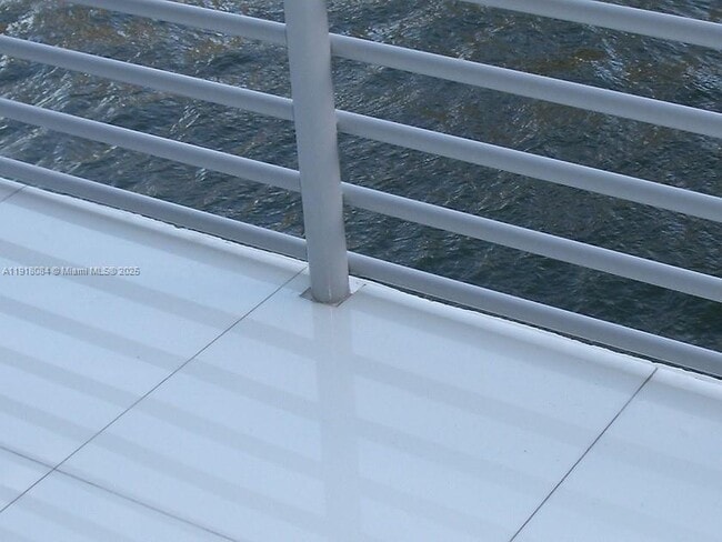 Foto del edificio - 325 S Biscayne Blvd