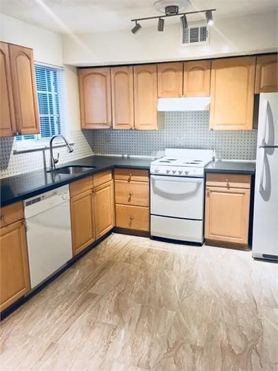Photo - 493 N Highland Ave Ne