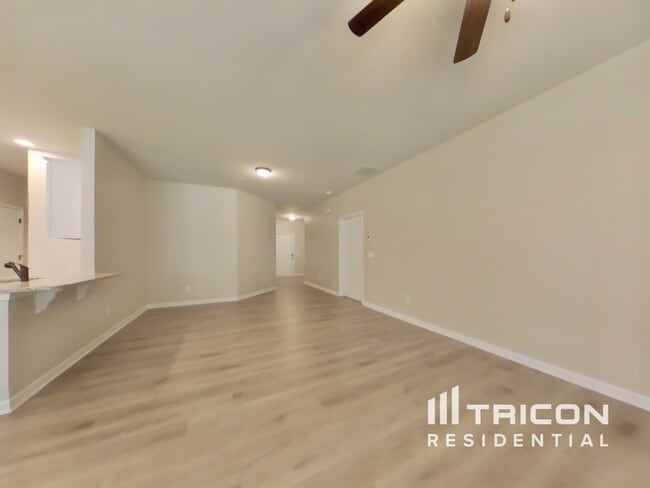 Foto del edificio - 55 Oakridge Dr