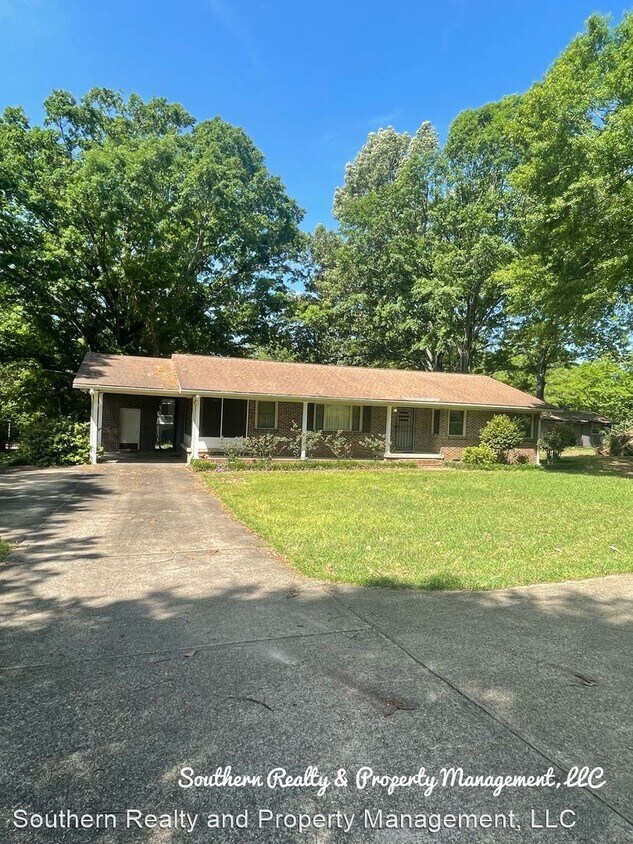3 br, 2 bath House 4030 Jasmine Hill Road House Rental in Wetumpka