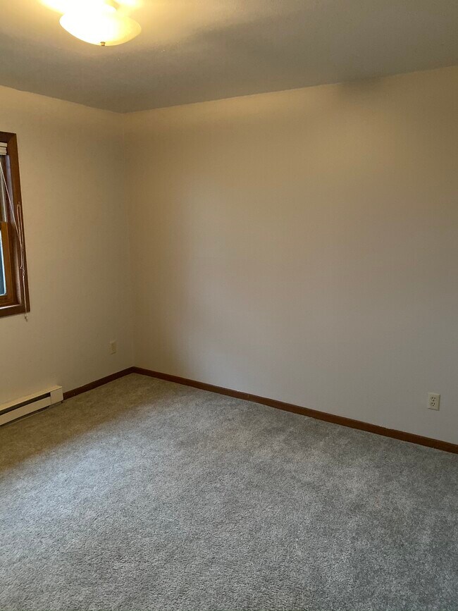 Bedroom - 807 Meadowview Ln