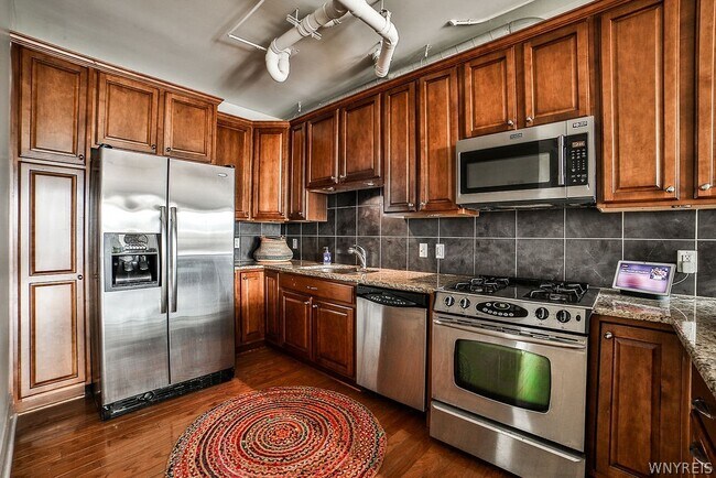 Foto del edificio - 132 Lakefront Blvd