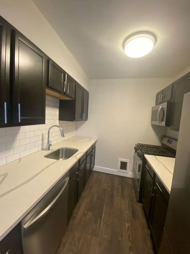 Building Photo - Updated Studio Apt in Dogtown!