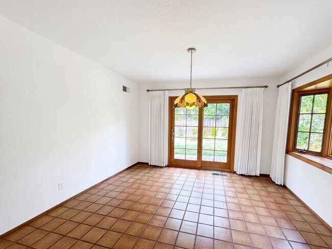 Foto del edificio - Charming single level 4 bedroom, 2 bath Lafayette home-Move in ready!