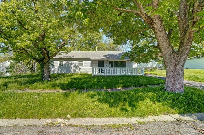 Foto del edificio - Three Bedroom with Driveway in Dayton!