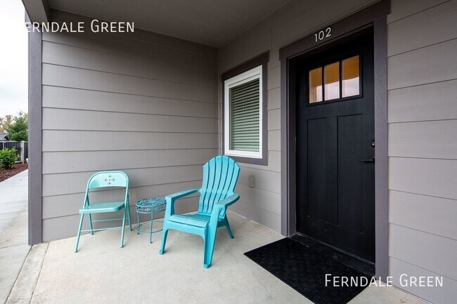 Building Photo - Pet Friendly/Private Owner - 2 Bedroom Tow...