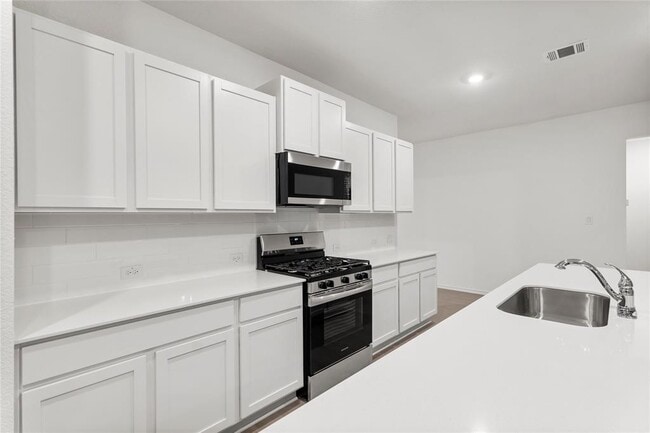 Building Photo - 161 Keefer