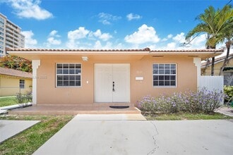 Building Photo - 3653 SW 27th St