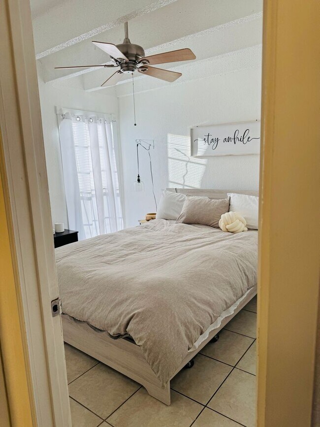 Foto del edificio - Fully Furnished 1 Bedroom Condo in Gated Community – Flexible Lease Terms Available!
