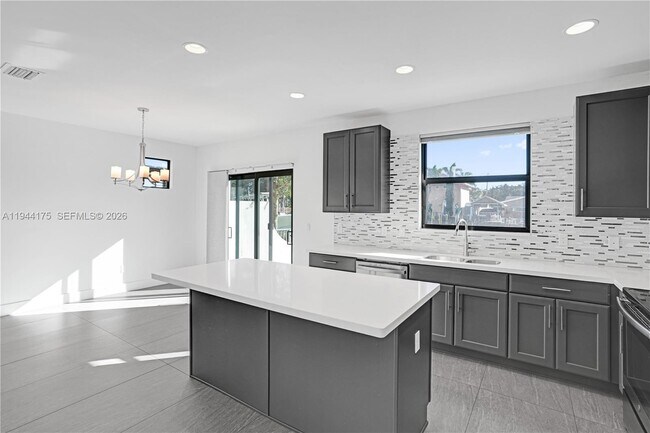 Building Photo - 4518 E Aqua Bella Ln