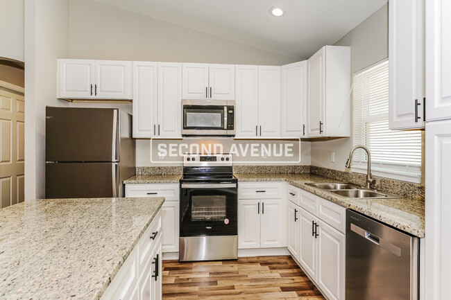 Building Photo - 825 Marion Oaks Manor
