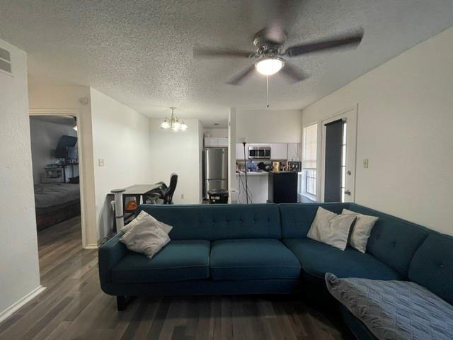 Foto del edificio - 1745 Crest Grove Dr
