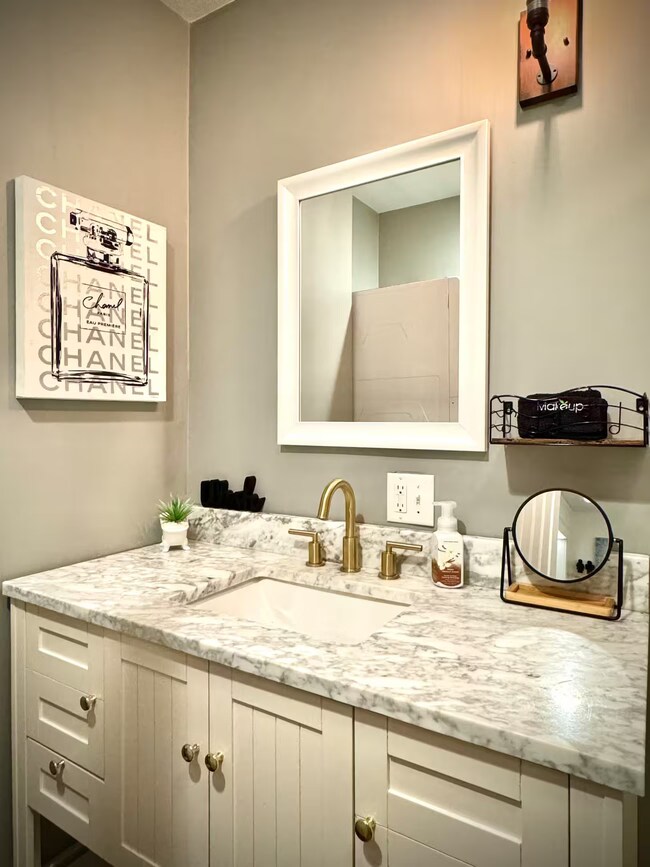 Baño completo - 1134 Chalfant St