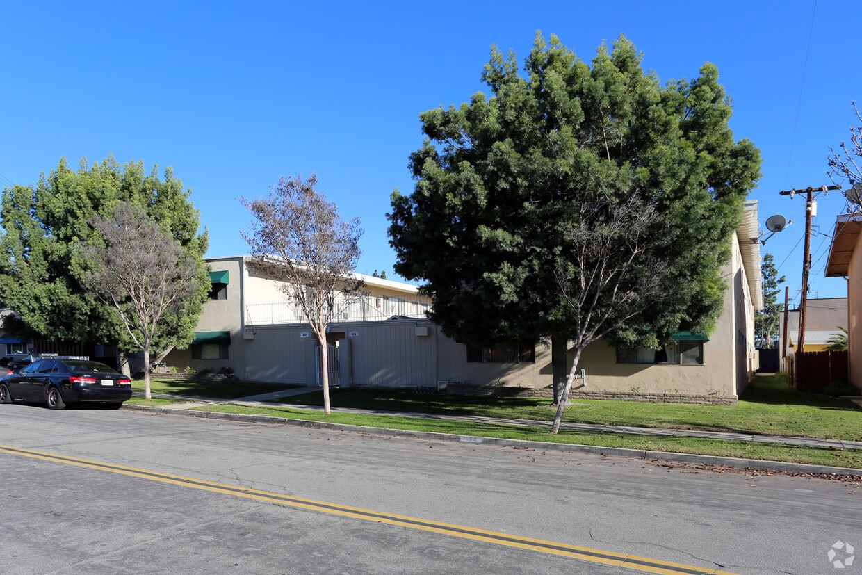Building Photo - 820 S Walnut Ave
