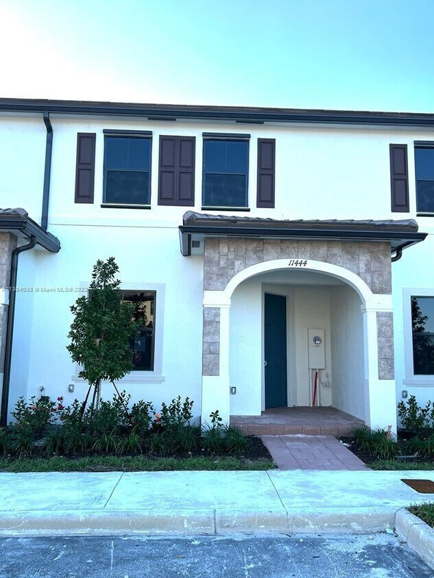 11444 West 33rd Ct, Hialeah, FL 33018 Townhome Rentals in Hialeah FL