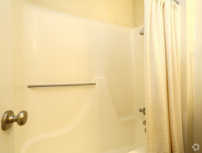 1BR-1BA Bathroom - Willow Oaks