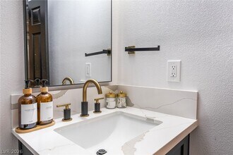 Building Photo - 31 Jade Cir