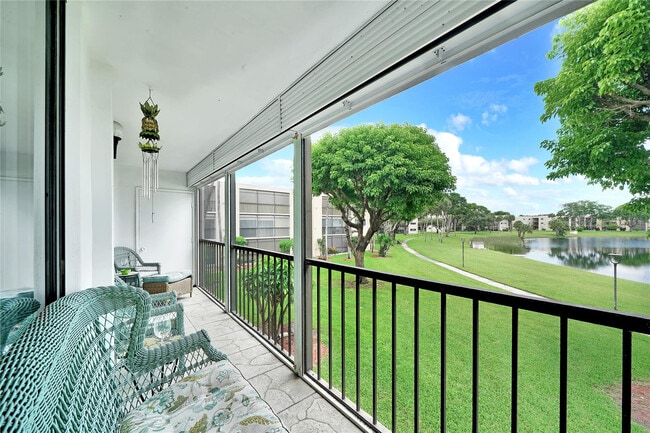 Building Photo - 5250 Las Verdes Cir