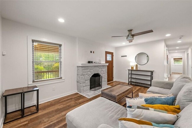 Foto del edificio - 323 Anderson Ave NW