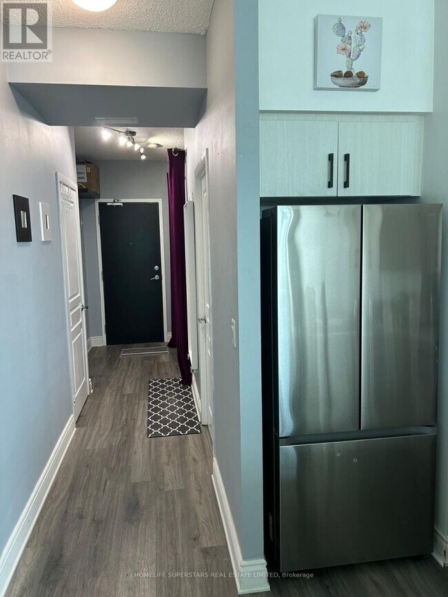 Building Photo - 18 Yonge St