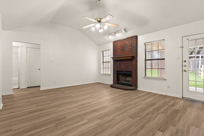 Foto del edificio - 4707 Browning Dr