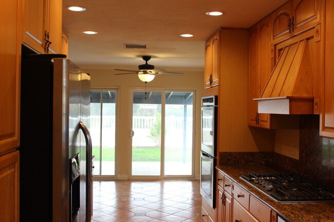 Foto del edificio - 4649 Mount Armet Dr