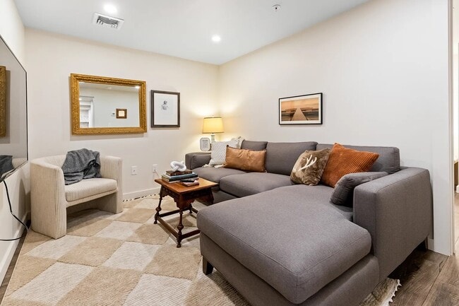 Building Photo - 513 Winola Rd