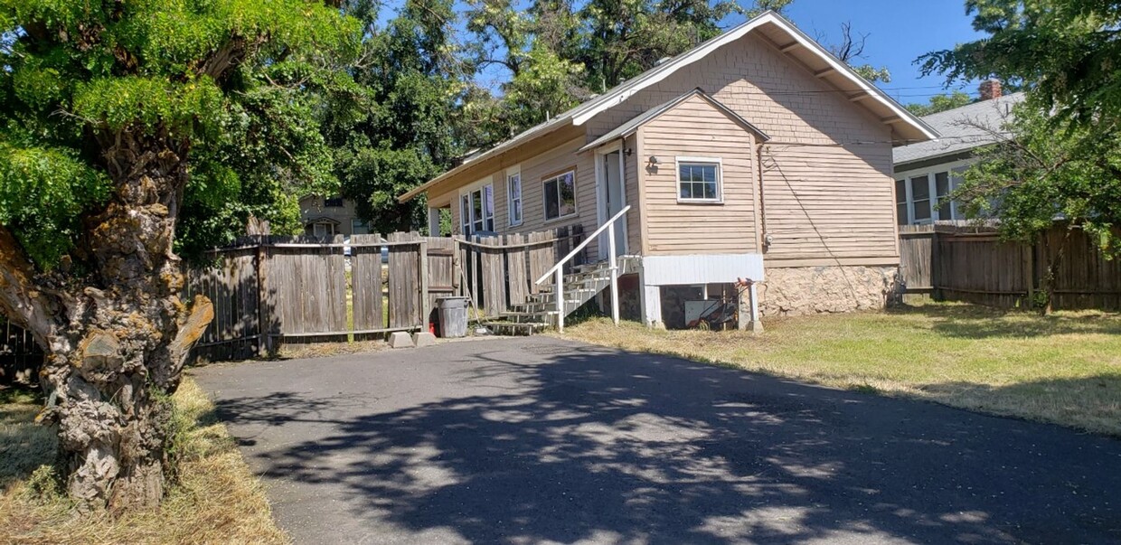 Primary Photo - Adorable 3 bedroom 1 bath located in cheney