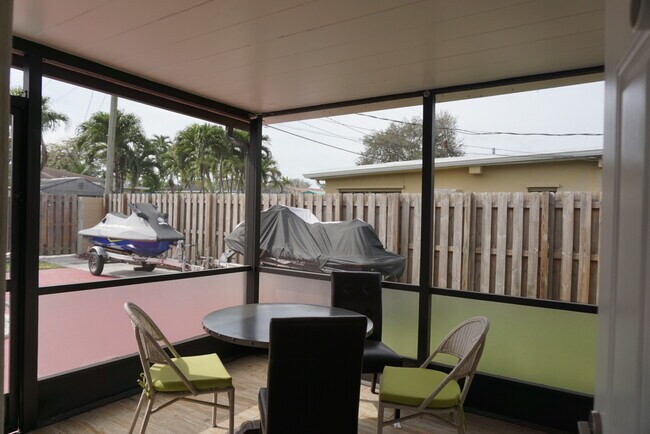 Foto del edificio - 3194 Roosevelt St