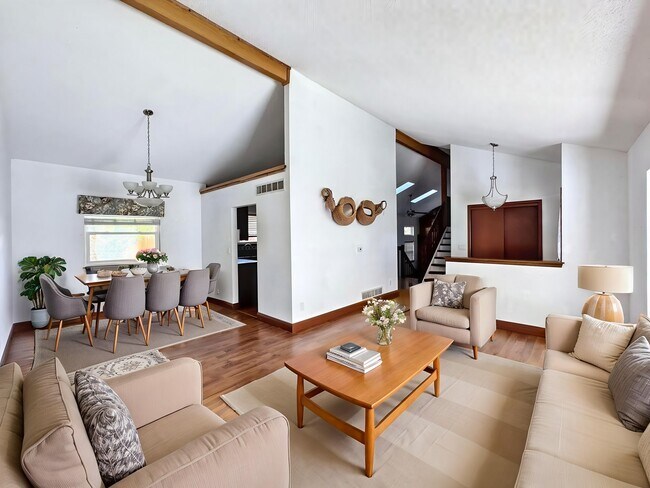 Building Photo - 18203 E Berry Dr