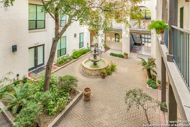 Foto del edificio - 2-BEDROOM CONDO AT ANDALUSIA CONDOMINIUMS