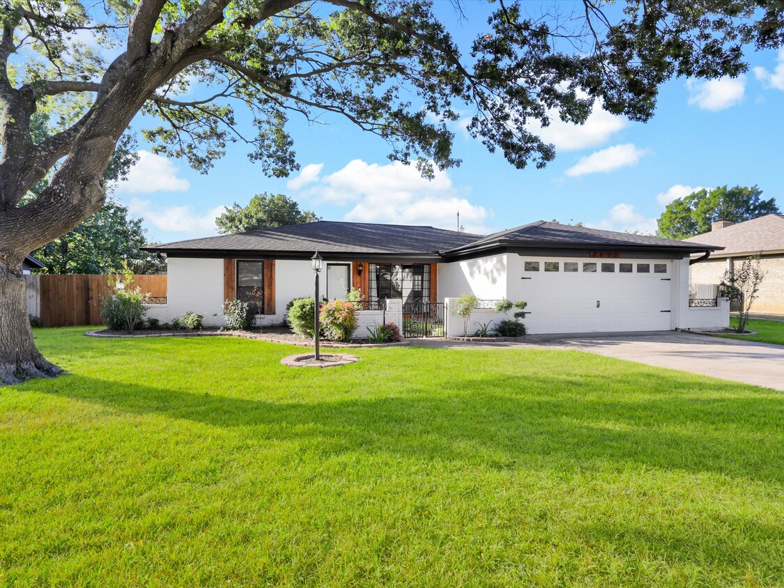 Foto principal - 8432 Glenann Dr