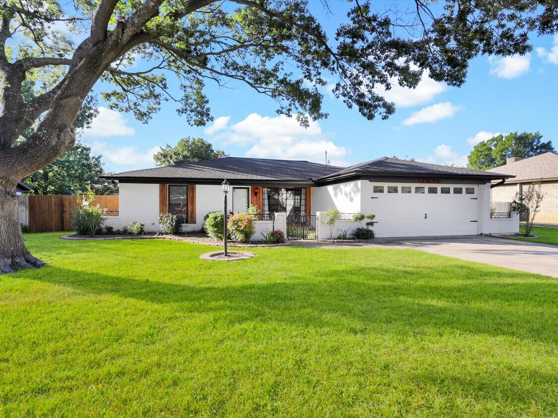 Primary Photo - 8432 Glenann Dr