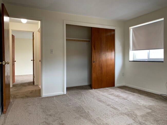 Dormitorio - 154 Main St