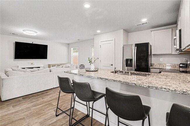 Building Photo - 3528 Station Dr