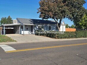 Building Photo - 1001 S Zuni St
