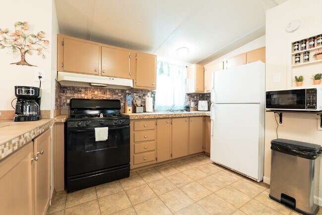 Foto del edificio - 1 Bedroom/Bath with Included Movie Room - Fully Furnished