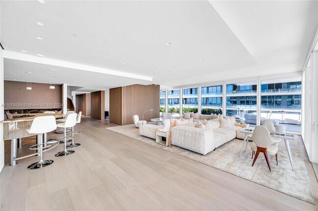 Building Photo - 9111 Collins Ave