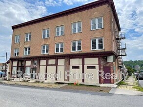 Building Photo - 2901 Maple Ave