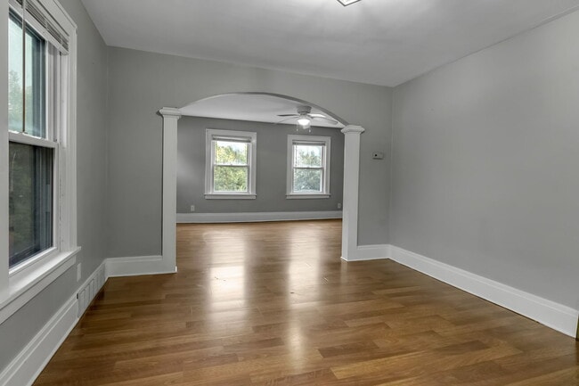 Building Photo - 272 Windermere Blvd
